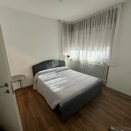Elegante In Centro Apartment
